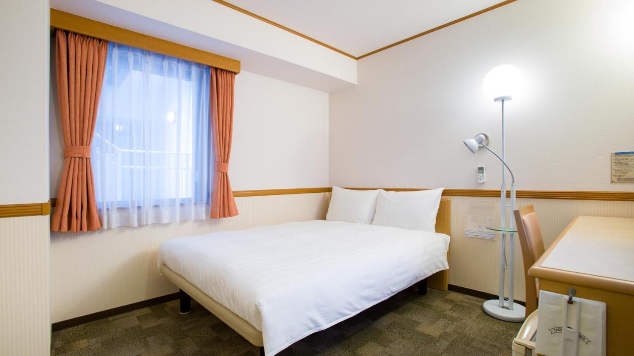 Toyoko Inn Naha Omoromachi Ekimae Habitación foto